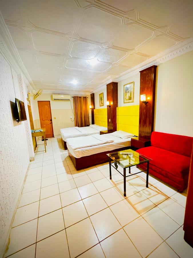 Hotel New Mid City Multan Exterior foto